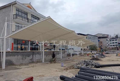 藍(lán)田充電站車棚順利竣工